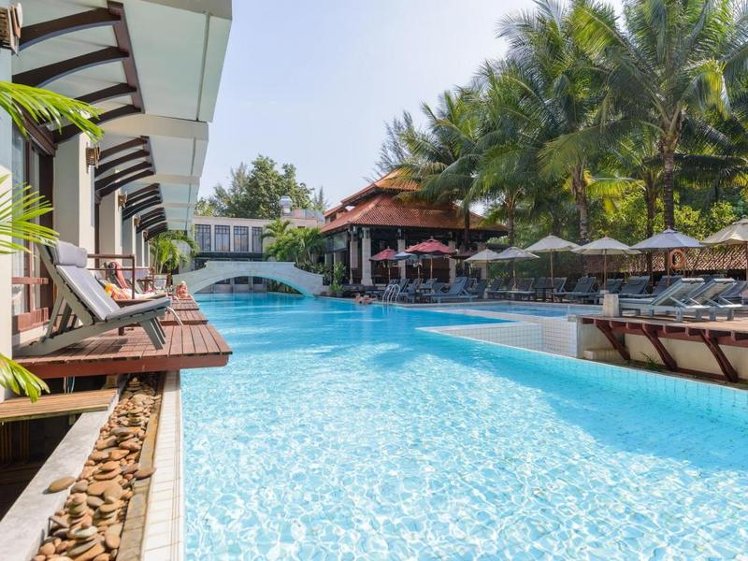 outdoor swimming pool in Khaolak Oriental Resort 