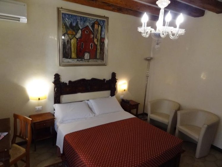 TRIPLE STANDARD Room