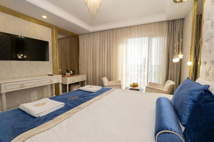 DOUBLE DELUXE KING BED Room