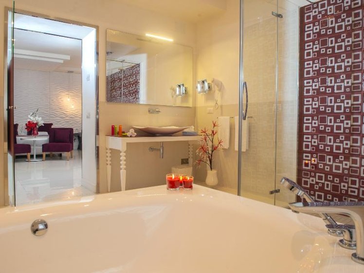JUNIOR SUITE STANDARD Room