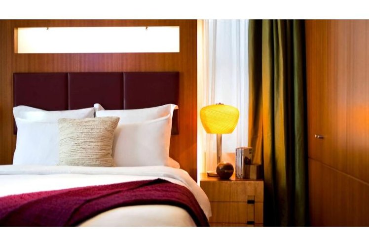 DOUBLE SUPERIOR QUEEN BED Room