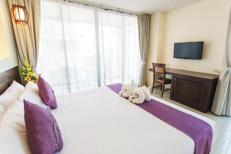 DOUBLE DELUXE KING BED Room
