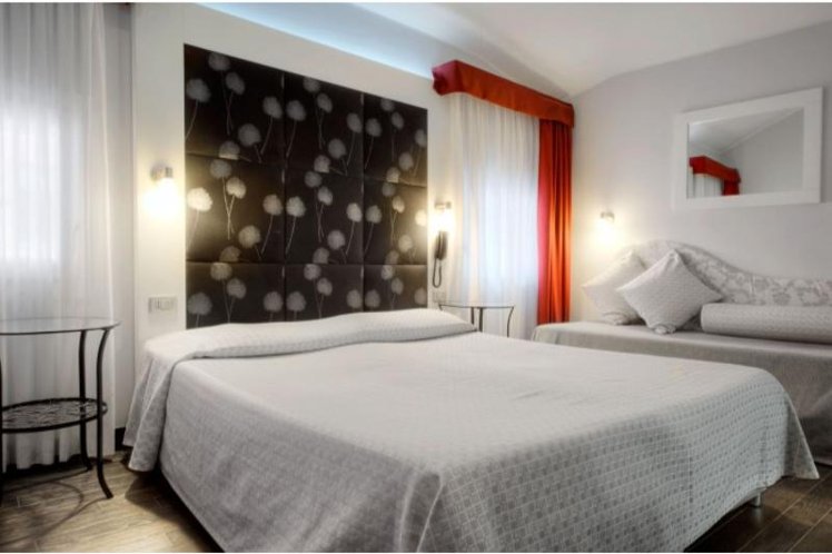 TRIPLE STANDARD Room