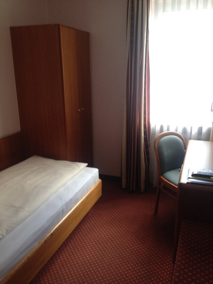 SINGLE STANDARD Room