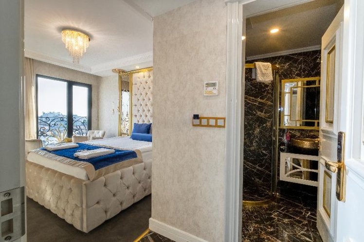 DOUBLE DELUXE KING BED Room
