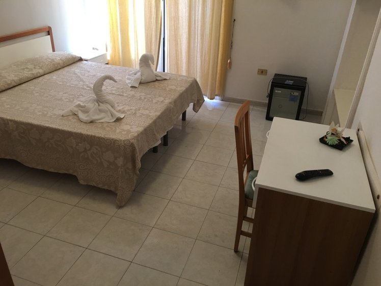 SINGLE STANDARD Room