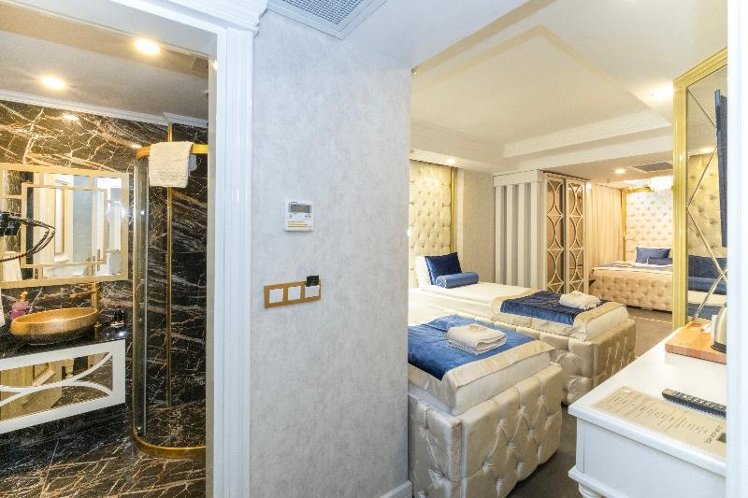 QUADRUPLE WITH DOUBLE BED Room