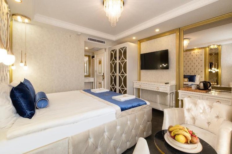 DOUBLE DELUXE KING BED Room