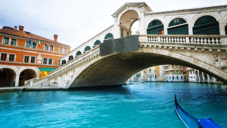 Rialto Bridge - Historic