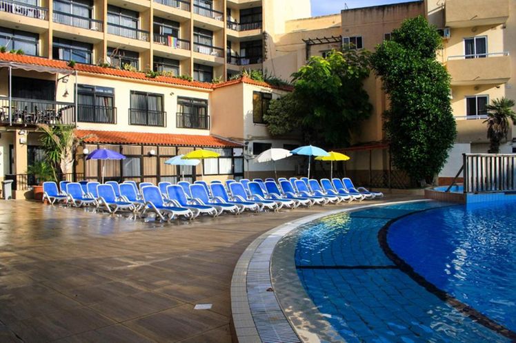 outdoor swimming pool in Canifor Hotel