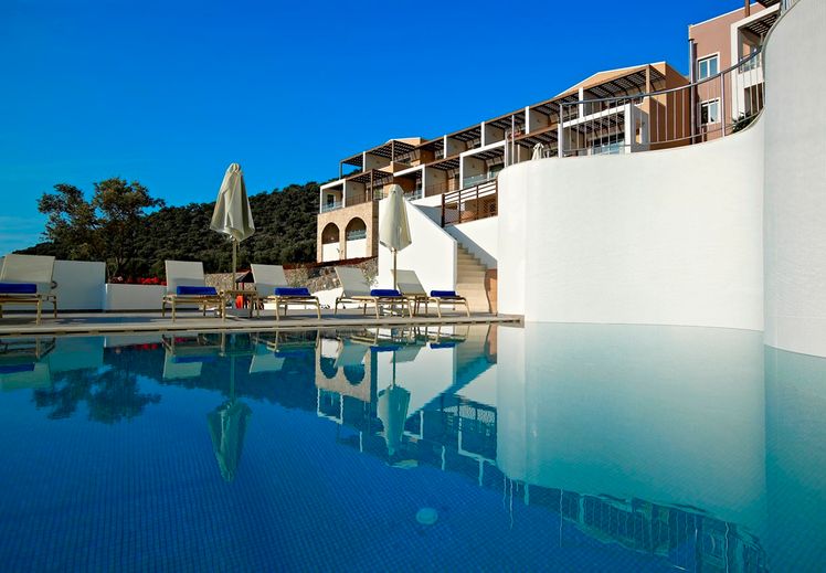 Swimming pool in Filion Suites Resort and Spa