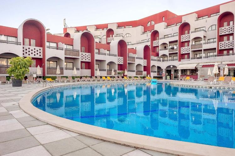 What is the Difference Between Full Board and All Inclusive